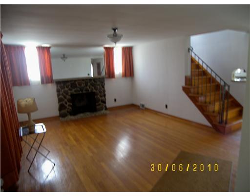443 Trestle Road Plum, PA 15239 - Photo 4 of 9 Living Room.