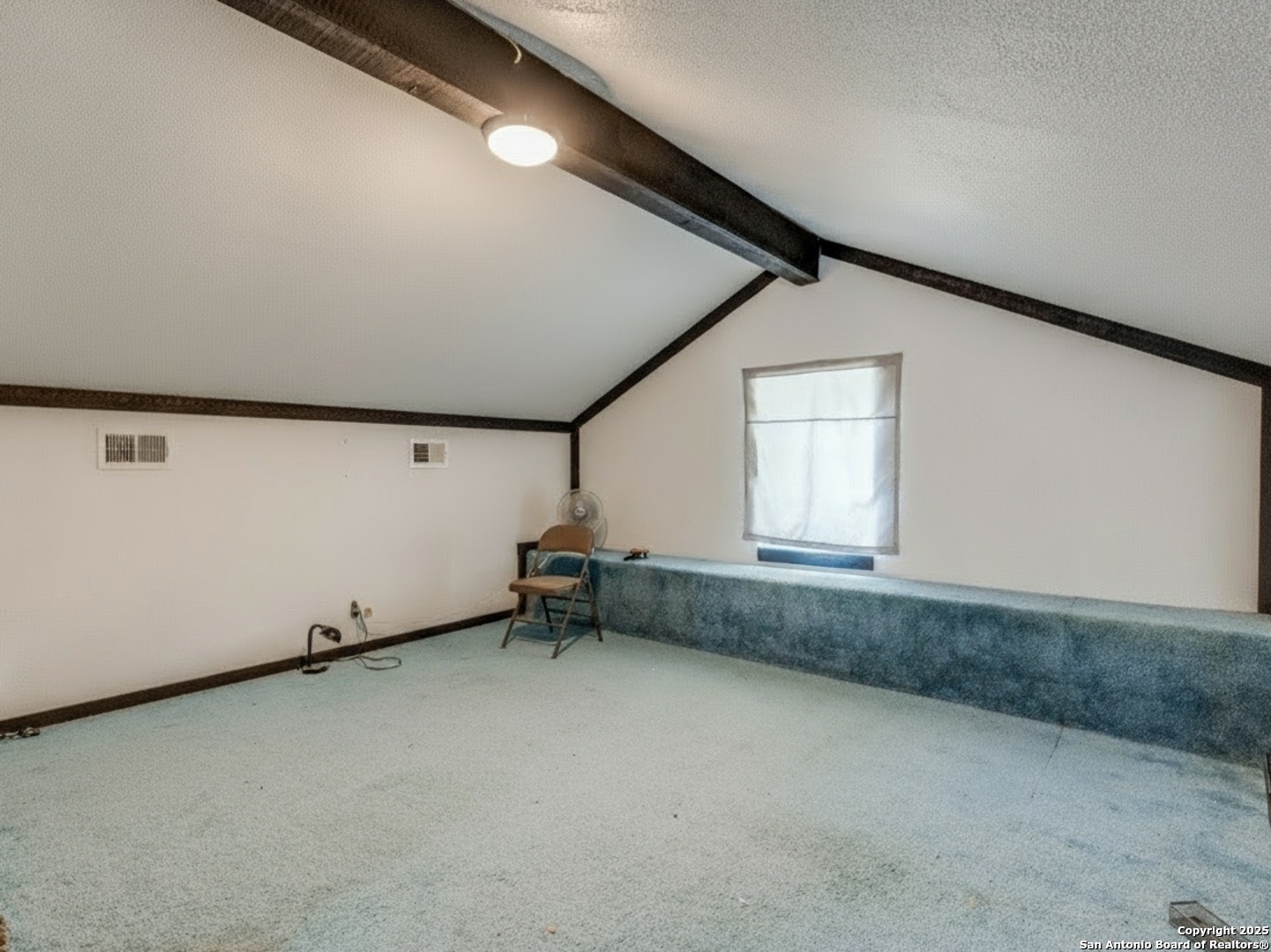 425 Golfcrest Drive Windcrest, TX 78239 - Photo 23 of 26 an empty room with a workbench