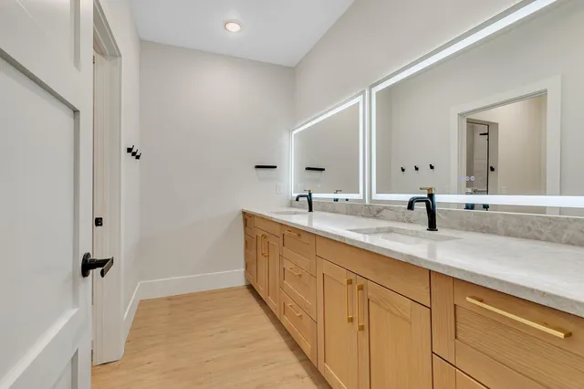 $2,188,800 | 11694 Indian Beach Road, Spicer, MN 56288