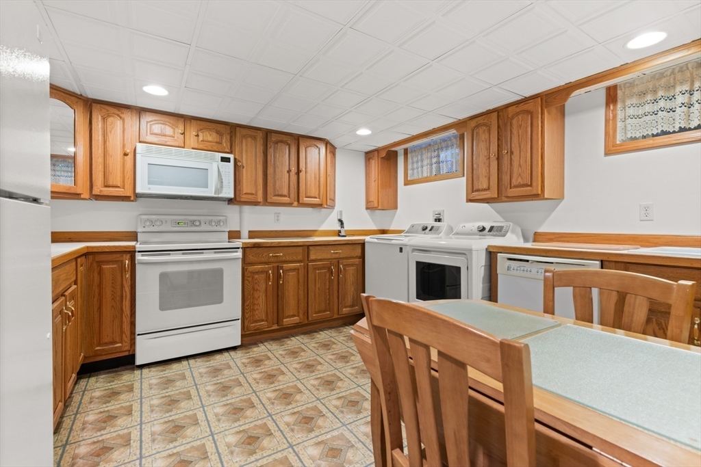 9 Peirce Road Lynn, MA 01902 - Photo 25 of 42 Gallery Image 25