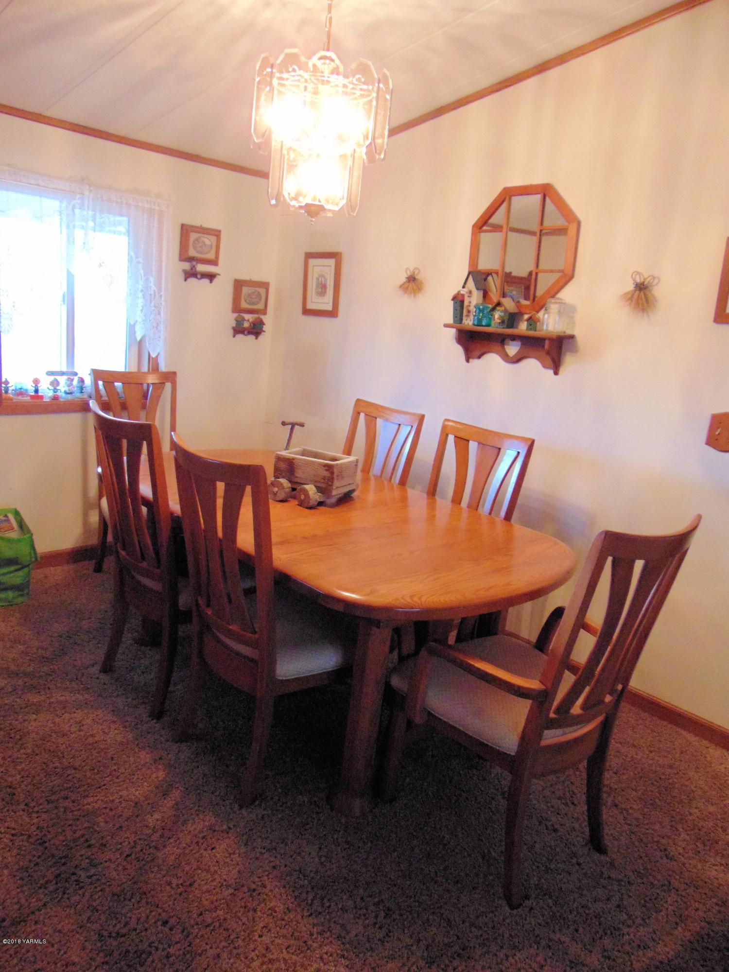 7001 Mieras Road Yakima, WA 98901 - Photo 4 of 5 a view of a dining room with furniture