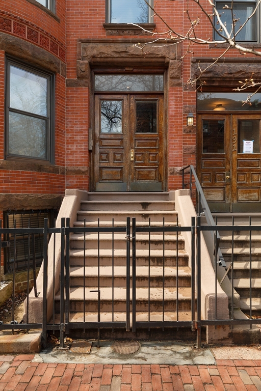 193 St Botolph Street, Unit 1 Boston, MA 02115 - Photo 13 of 15 a front view of a house