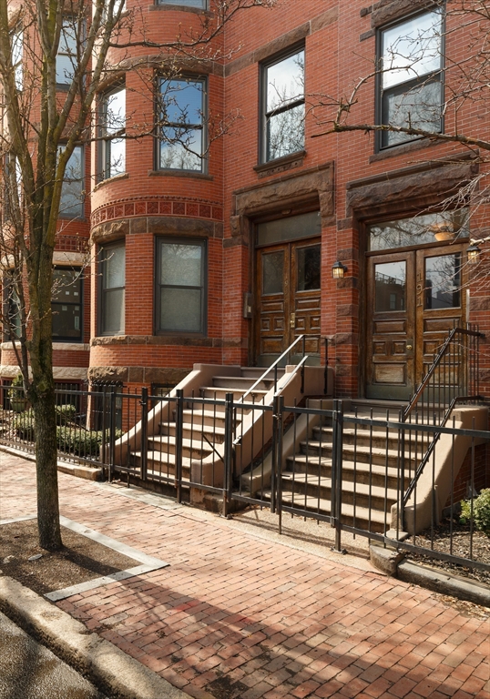 193 St Botolph Street, Unit 1 Boston, MA 02115 - Photo 14 of 15 a front view of a house
