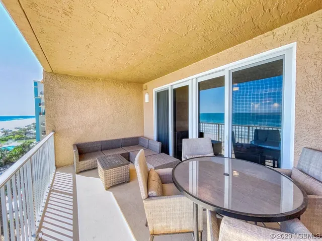 a view of a dinning room with furniture