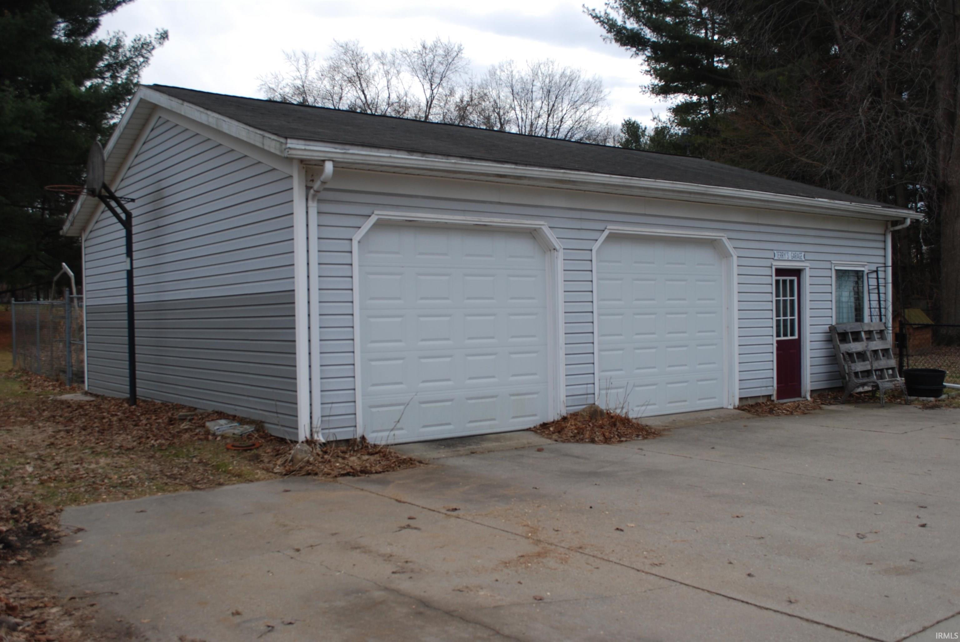 714 Pennsylvania Avenue Plymouth, IN 46563 - Photo 2 of 36