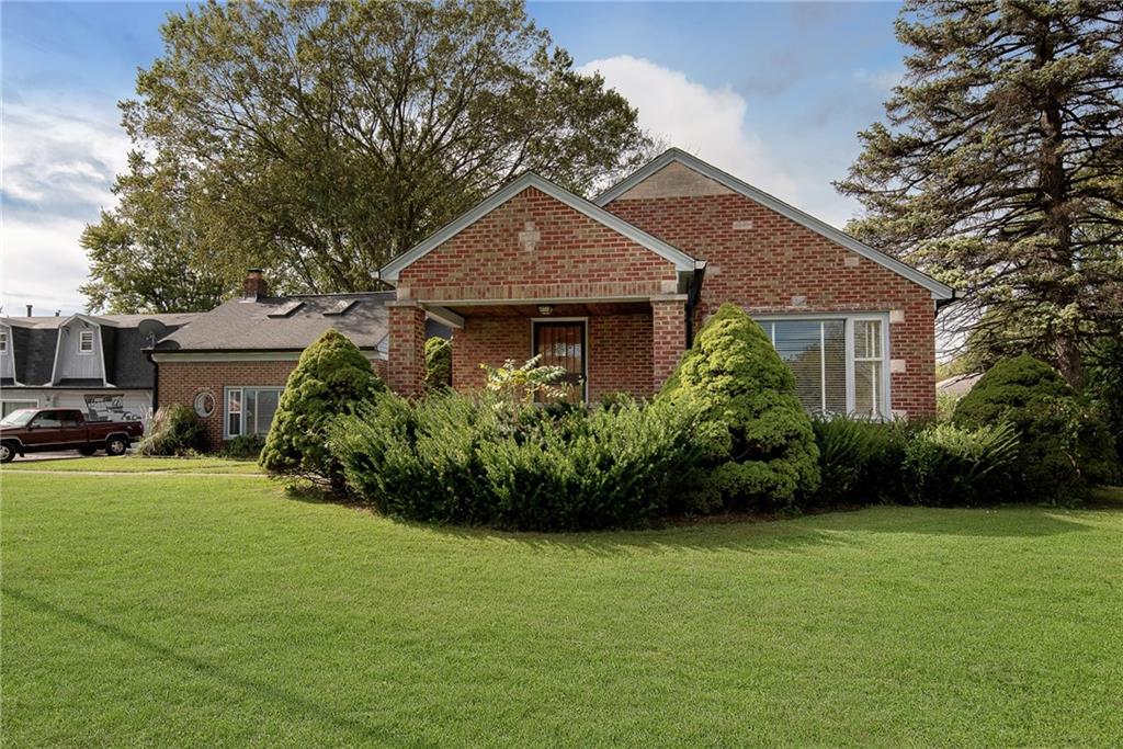 328 North Post Road Indianapolis, IN 46219 - Photo 2 of 33 Gallery Image 2