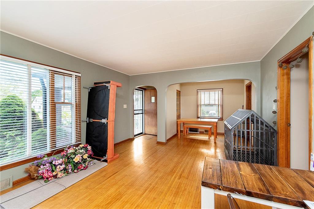 328 North Post Road Indianapolis, IN 46219 - Photo 3 of 33 Gallery Image 3