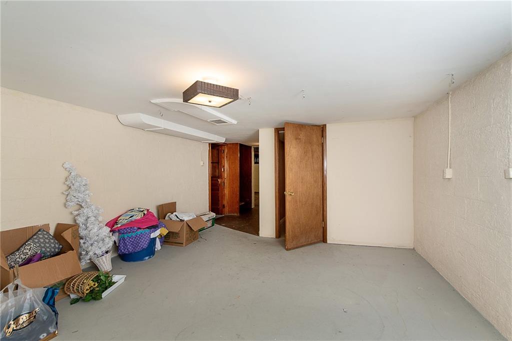 328 North Post Road Indianapolis, IN 46219 - Photo 22 of 33 Gallery Image 22