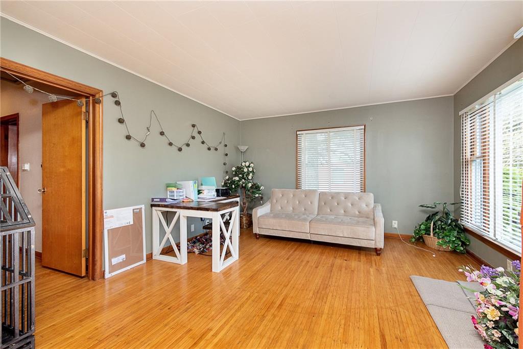 328 North Post Road Indianapolis, IN 46219 - Photo 4 of 33 Gallery Image 4
