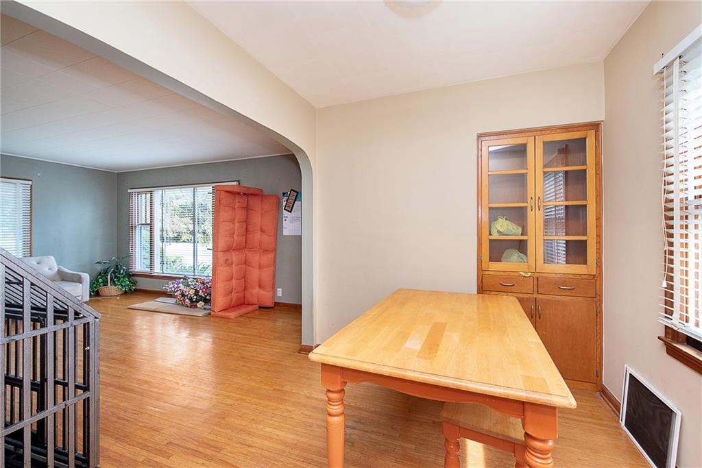 328 North Post Road Indianapolis, IN 46219 - Photo 5 of 33 Gallery Image 5
