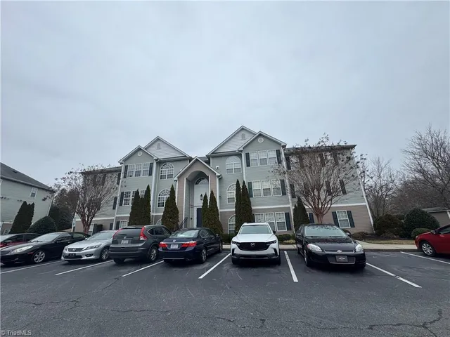 $154,900 | 4700 Pennoak Lane, Unit E, Greensboro, NC 27407