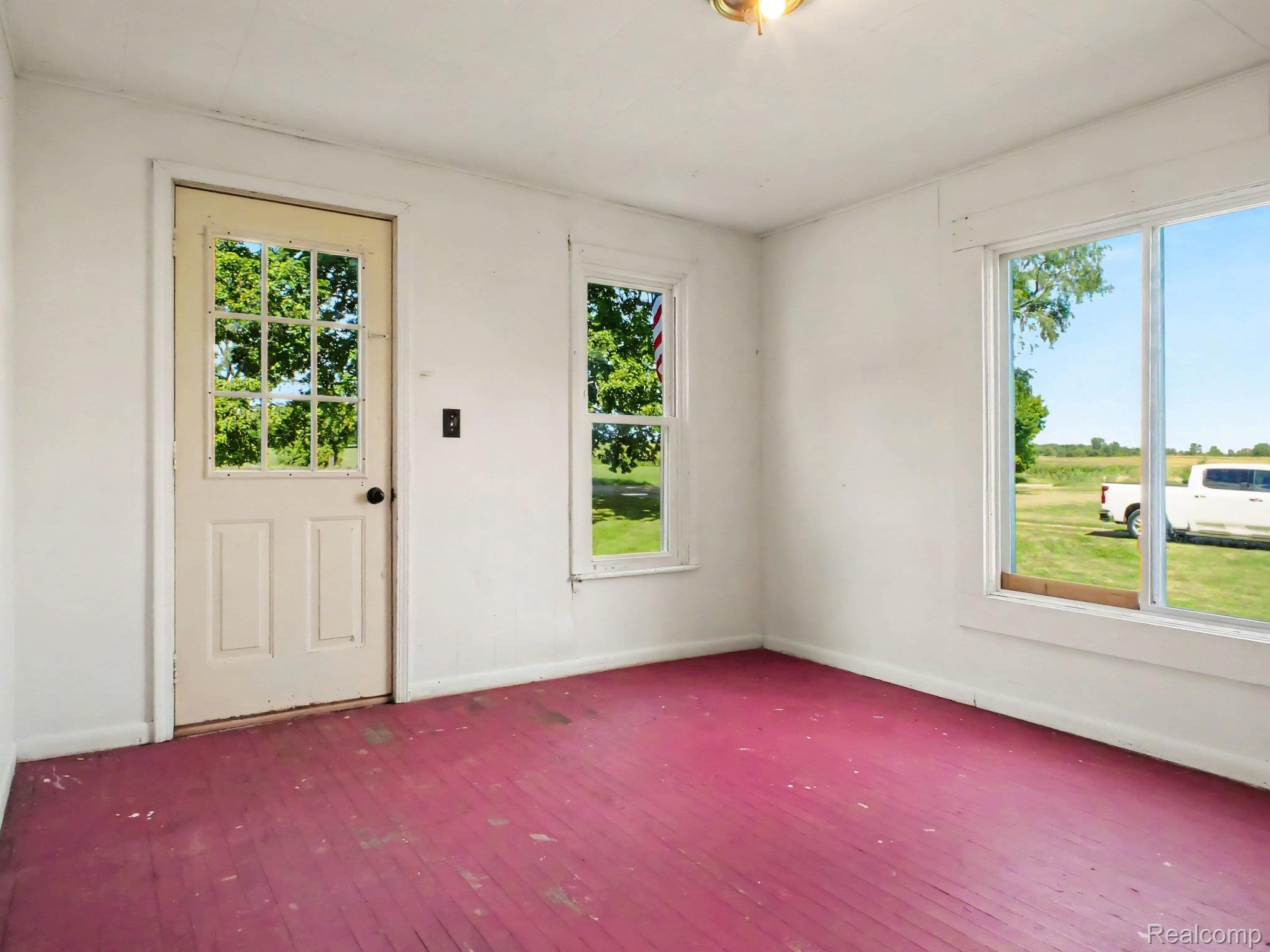 12073 Lahring Road Byron, MI 48418 - Photo 9 of 36 011_file_2760.jpg