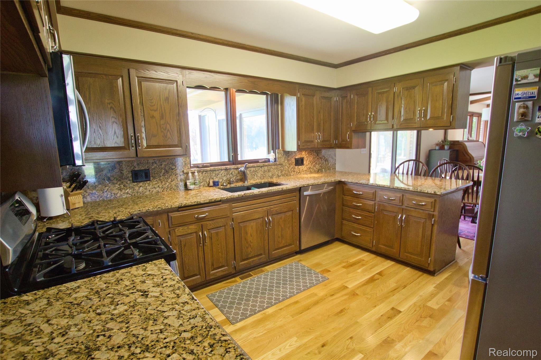 606 Southeast Boutell Road Bay City, MI 48708 - Photo 4 of 9 IMG_8734.jpg