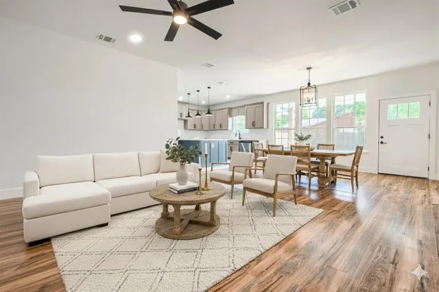 $475,000 | 3322 Collins Boulevard, Garland, TX 75044