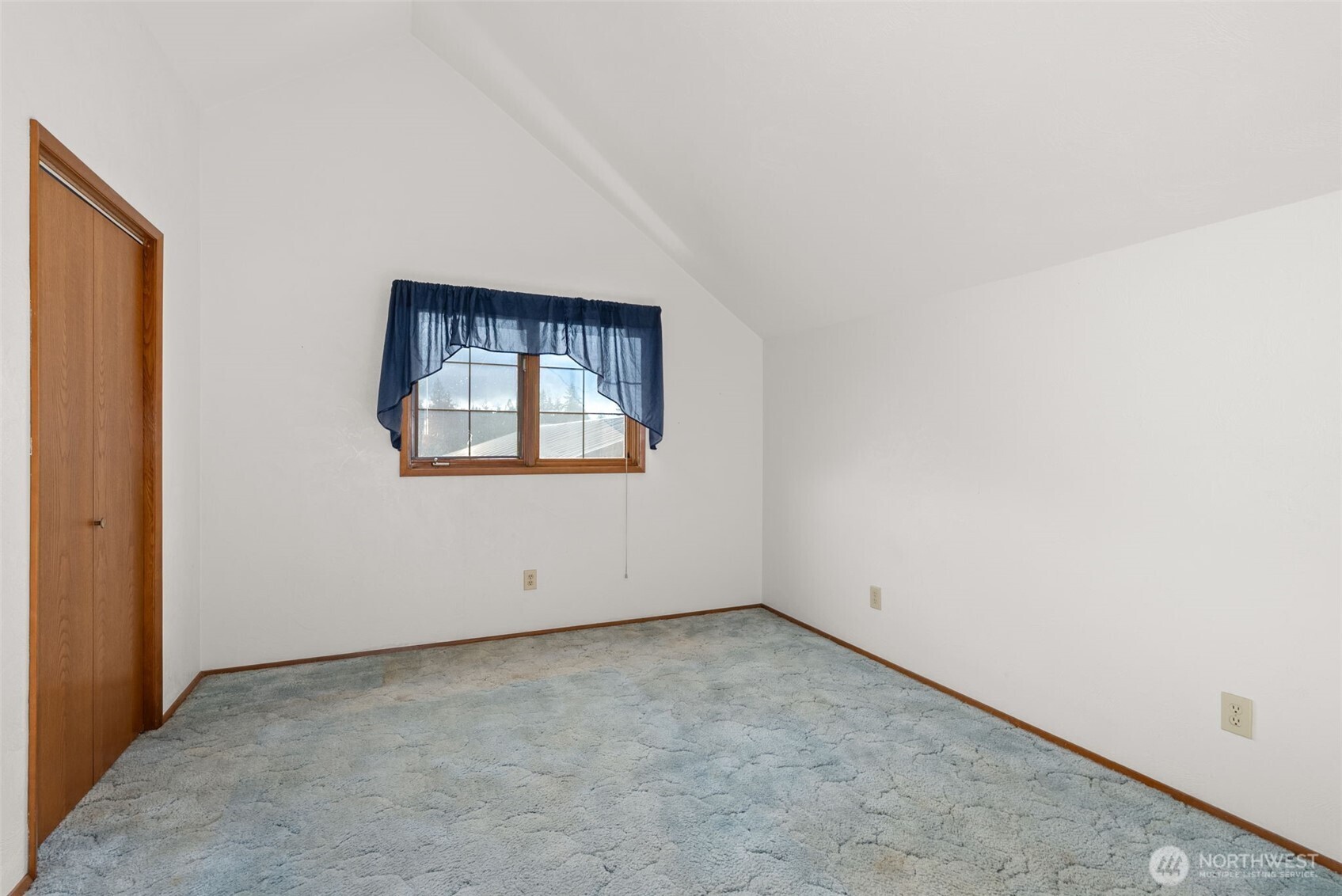 141 East Deer Creek Road Shelton, WA 98584 - Photo 22 of 40 an empty room with a window
