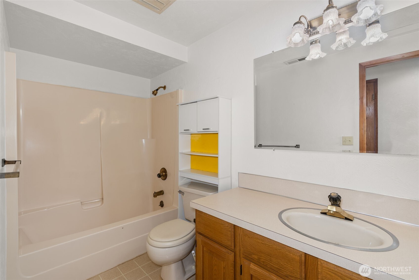 141 East Deer Creek Road Shelton, WA 98584 - Photo 23 of 40 a bathroom with a sink a toilet and shower