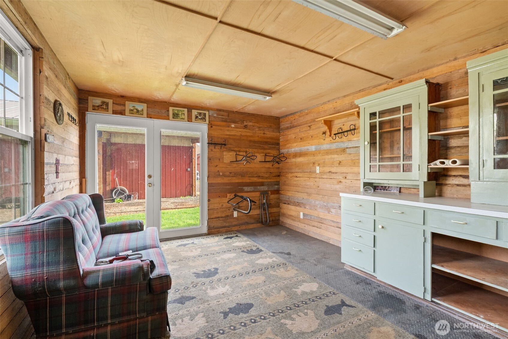 141 East Deer Creek Road Shelton, WA 98584 - Photo 39 of 40 a view of livingroom with furniture