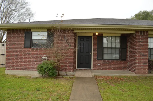 a view of entrance of the house
