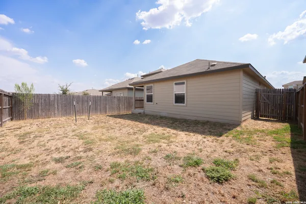 $1,575 | 4238 Fort Palmer Boulevard, St. Hedwig, TX 78152