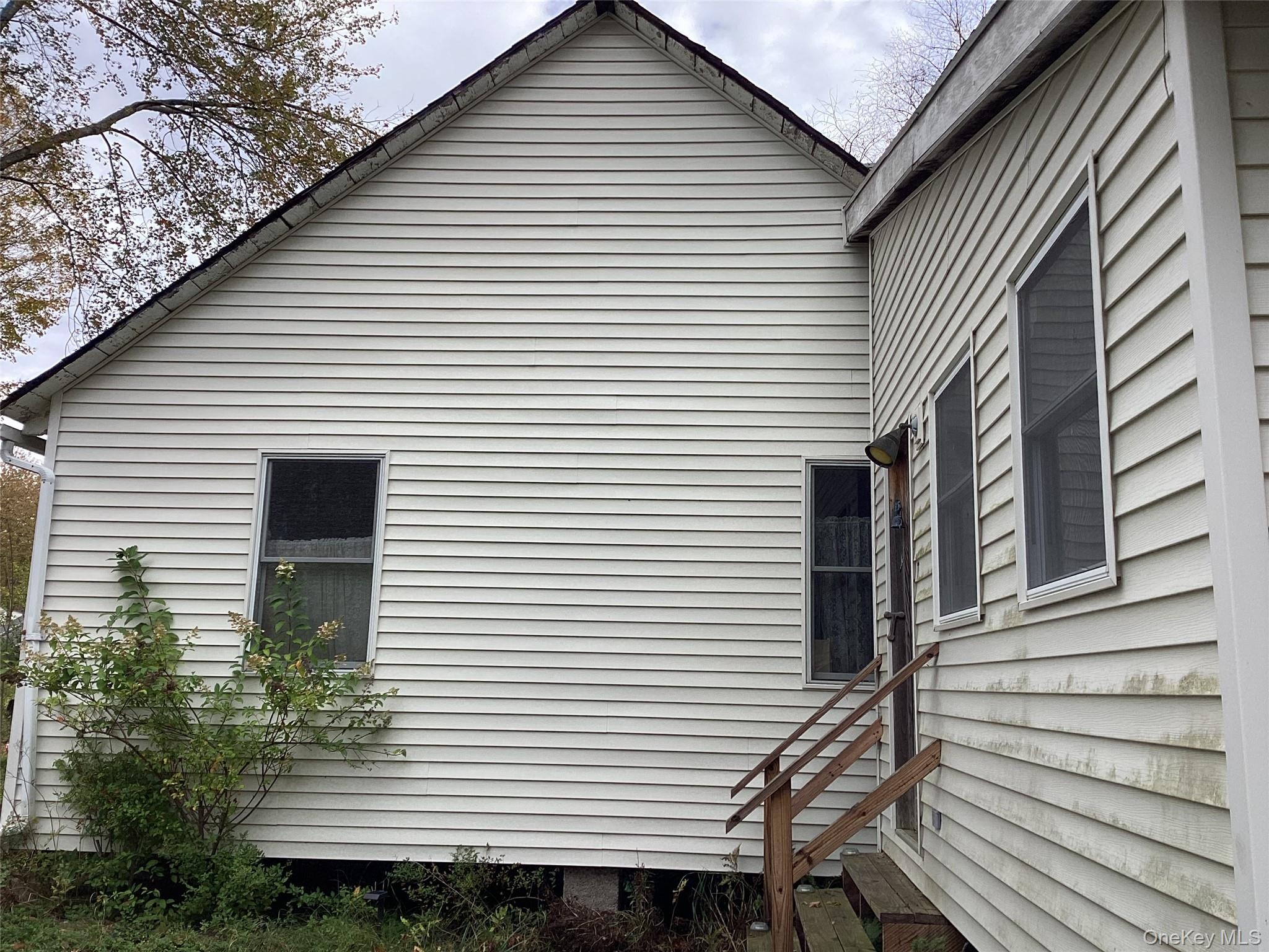 302 Todd Road, Unit T Woodbourne, NY 12788 - Photo 4 of 14 a view of a house with a small window
