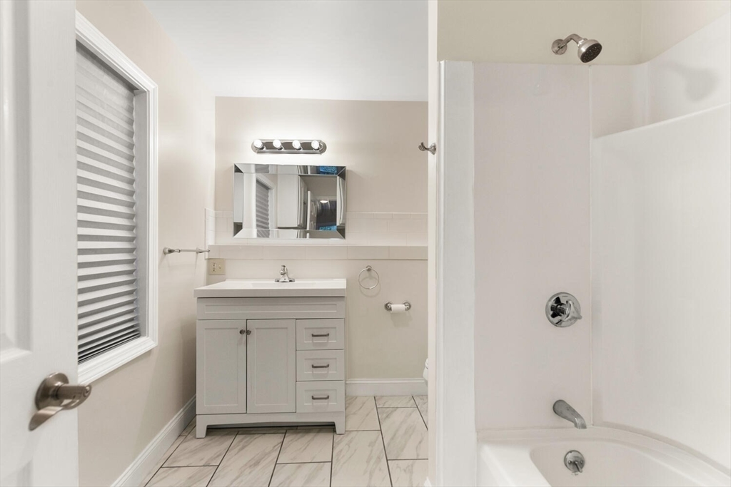 42 Middle Street, Unit 42 Gloucester, MA 01930 - Photo 4 of 21