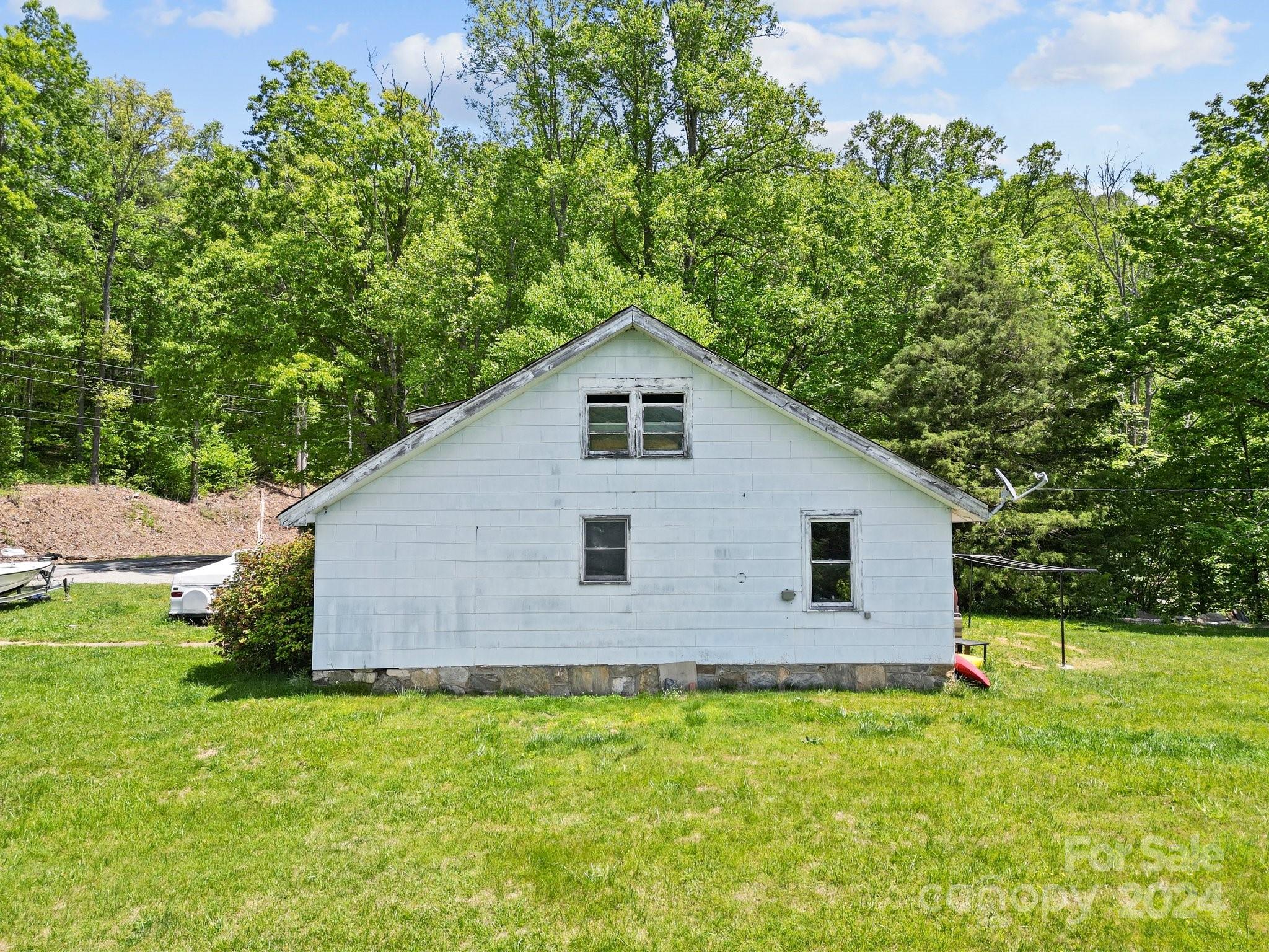 10 Bailey Ridge Road Black Mountain, NC 28711 - Photo 42 of 44 a backyard of a house with lots of green space