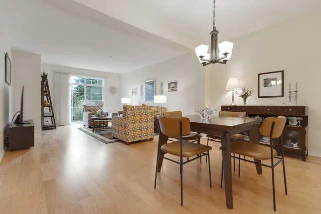 $439,000 | 1386 Scarboro Road, Unit 1102, Schaumburg, IL 60193