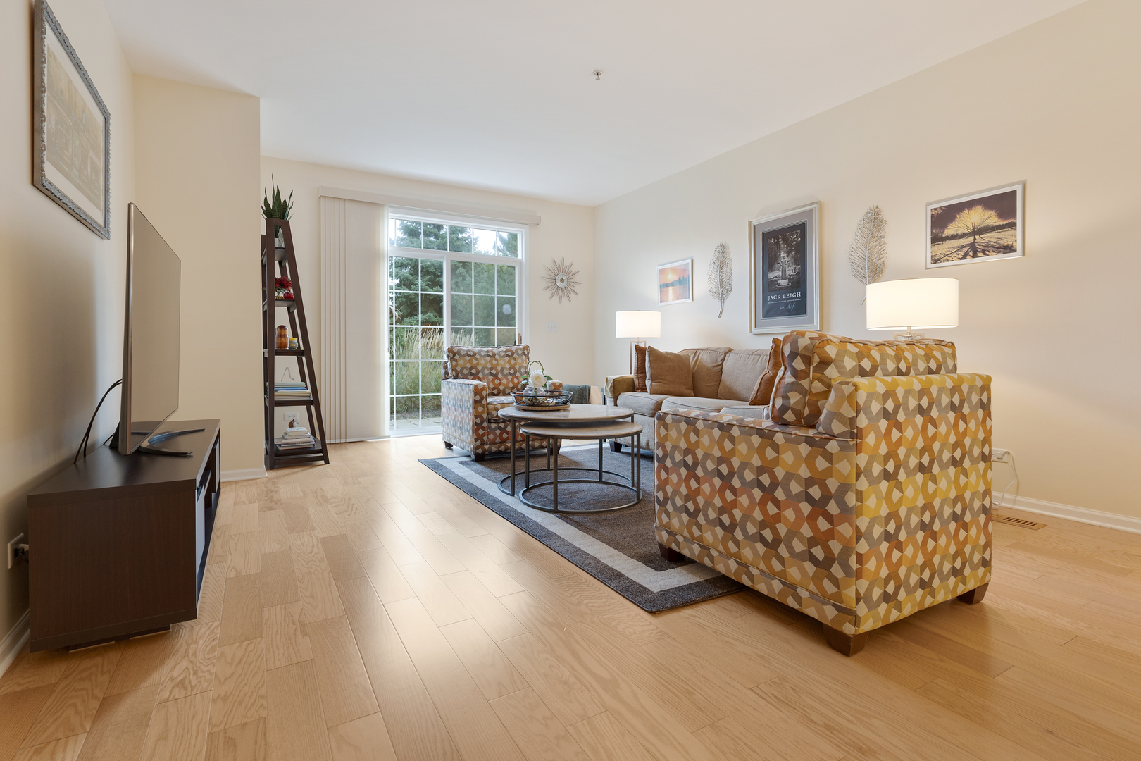 1386 Scarboro Road, Unit 1102 Schaumburg, IL 60193 - Photo 12 of 26 a living room with furniture and a flat screen tv