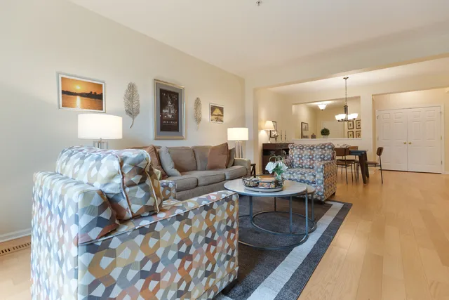 $439,000 | 1386 Scarboro Road, Unit 1102, Schaumburg, IL 60193