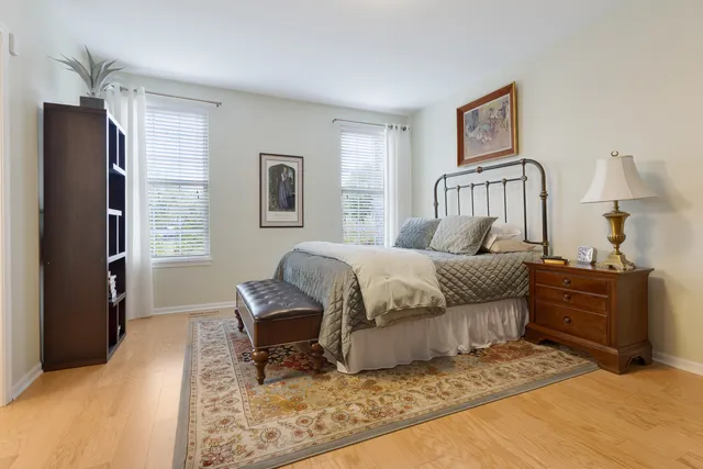 $439,000 | 1386 Scarboro Road, Unit 1102, Schaumburg, IL 60193