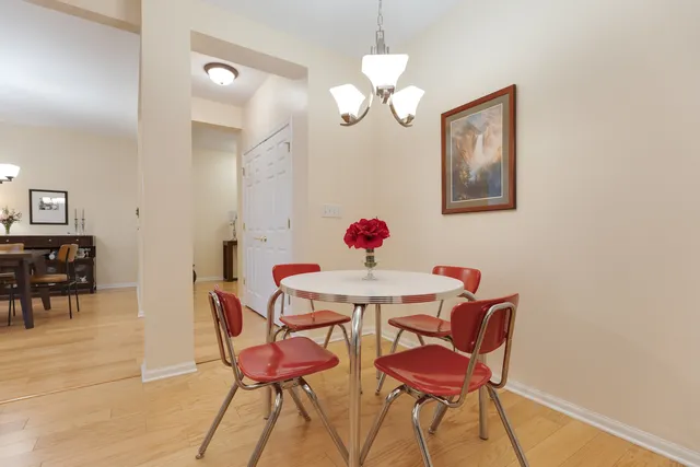 $439,000 | 1386 Scarboro Road, Unit 1102, Schaumburg, IL 60193