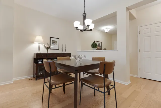 $439,000 | 1386 Scarboro Road, Unit 1102, Schaumburg, IL 60193