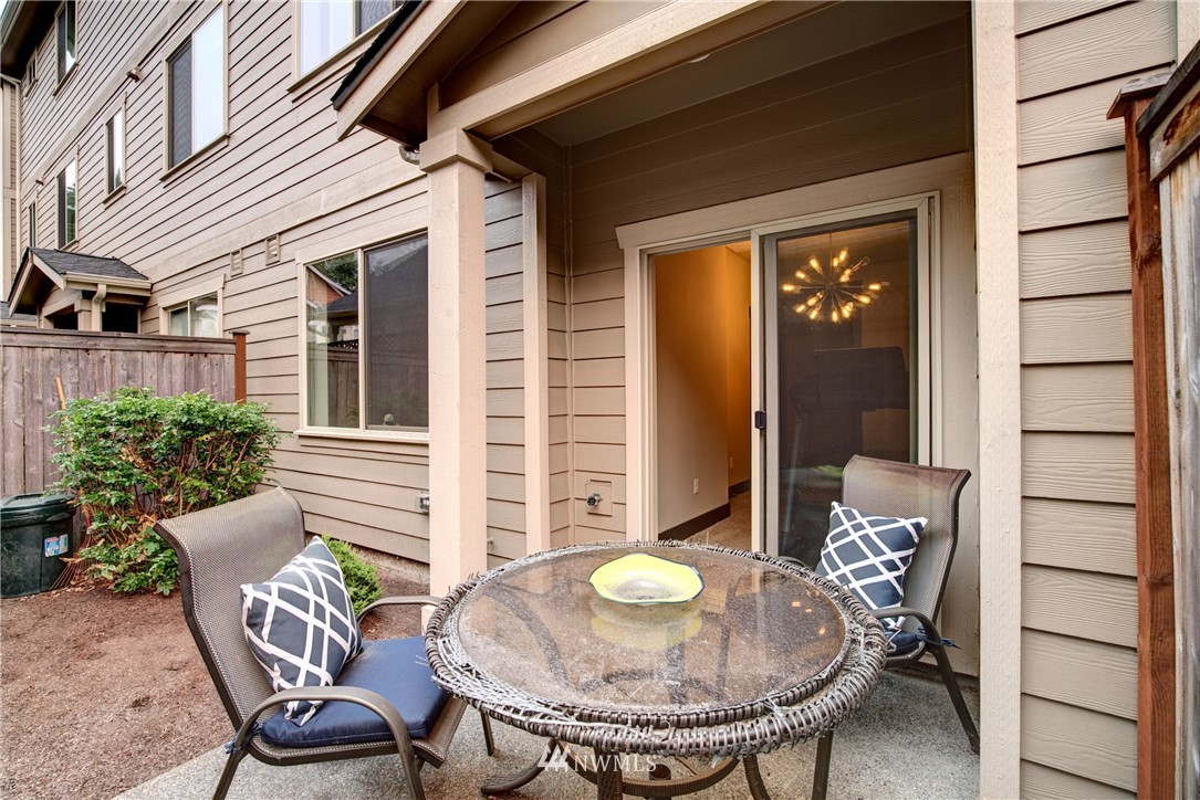 3911 Northeast 3rd Place Renton, WA 98056 - Photo 5 of 25