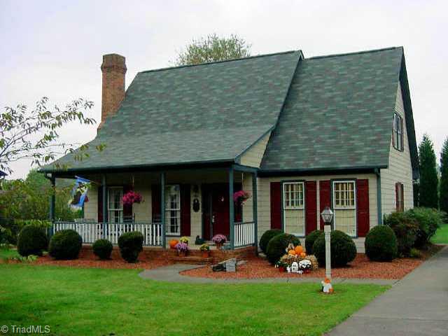 7055 Idols Road Clemmons, NC 27012 - Photo 1 of 8 Exterior Front.