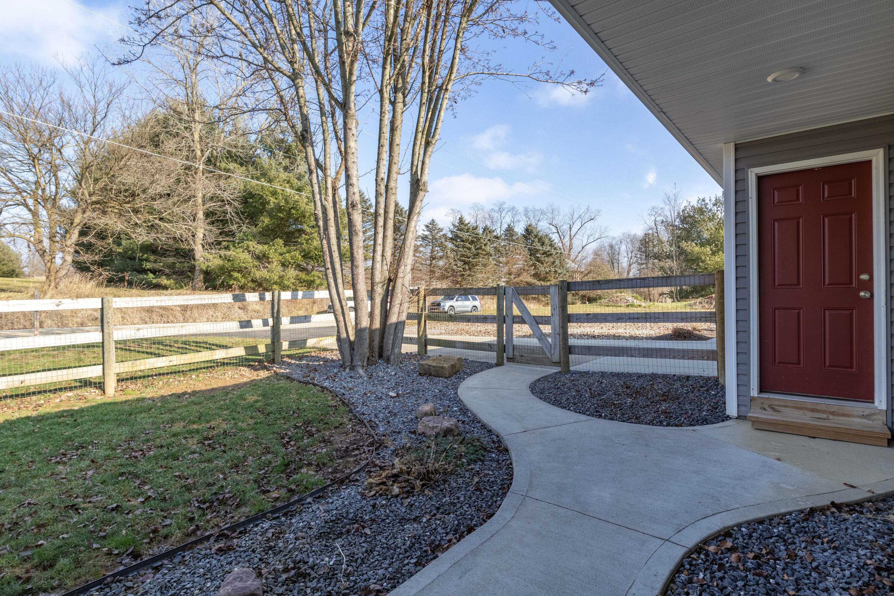 2262 Hoss Road Utica, OH 43080 - Photo 5 of 37 .