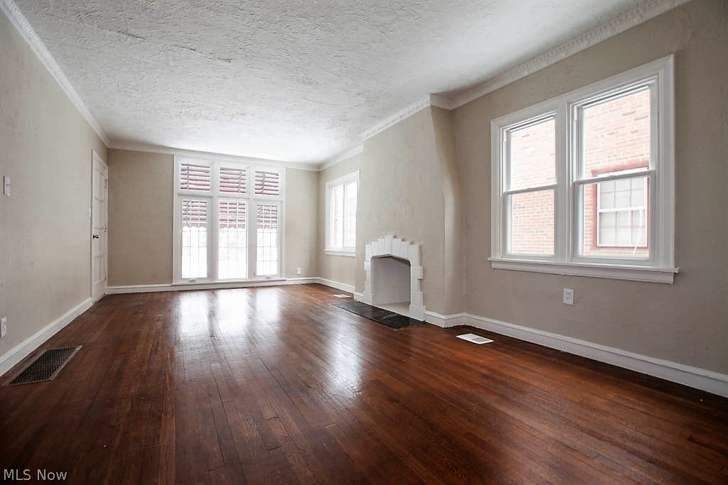 3593 Daleford Road Cleveland, OH 44120 - Photo 5 of 31 Gallery Image 5