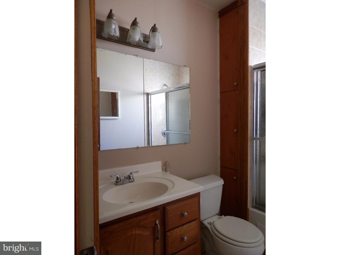 423 Ash Street Riverside, NJ 08075 - Photo 13 of 23 Bathroom
