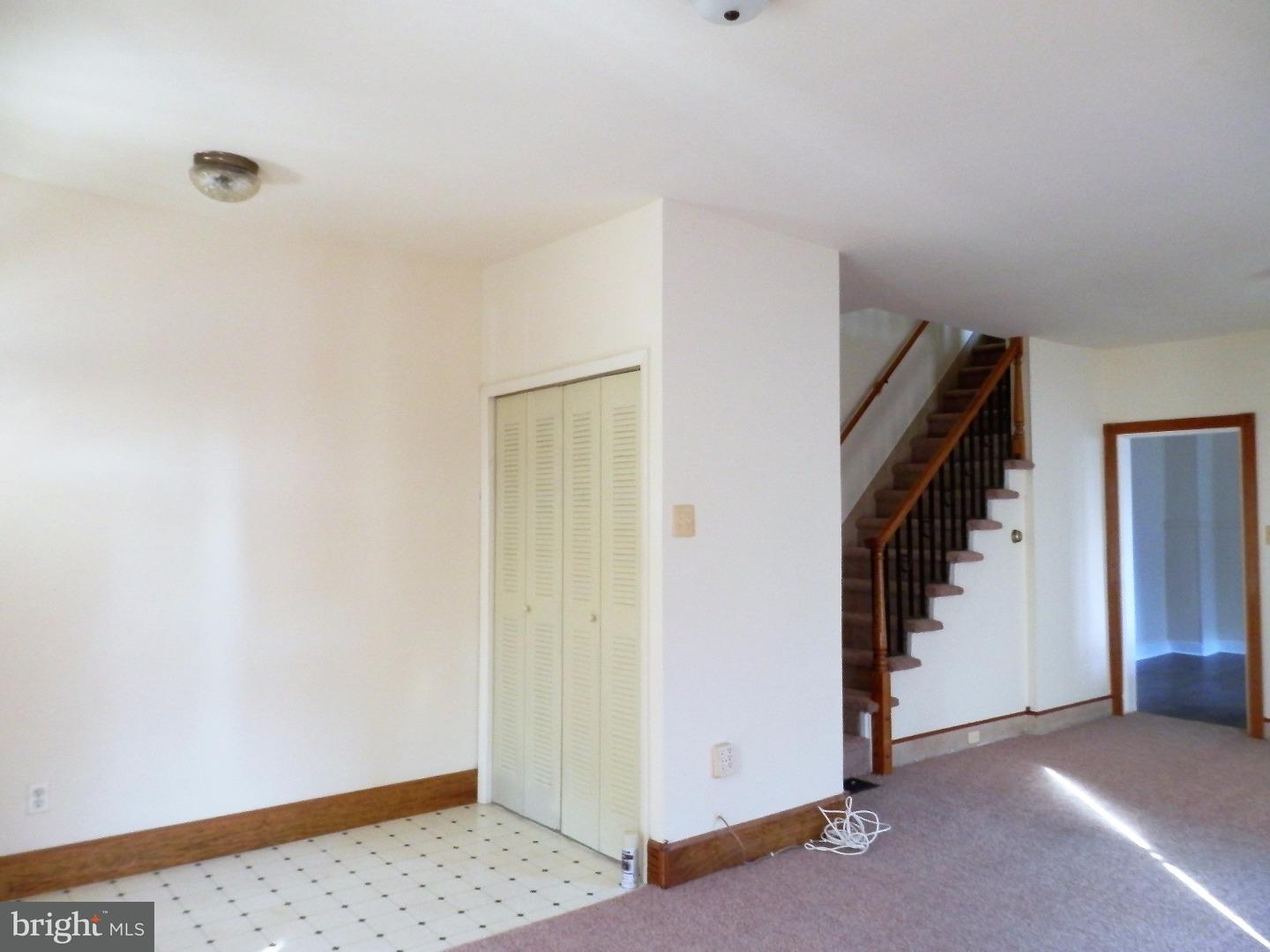 423 Ash Street Riverside, NJ 08075 - Photo 4 of 23 Living Room
