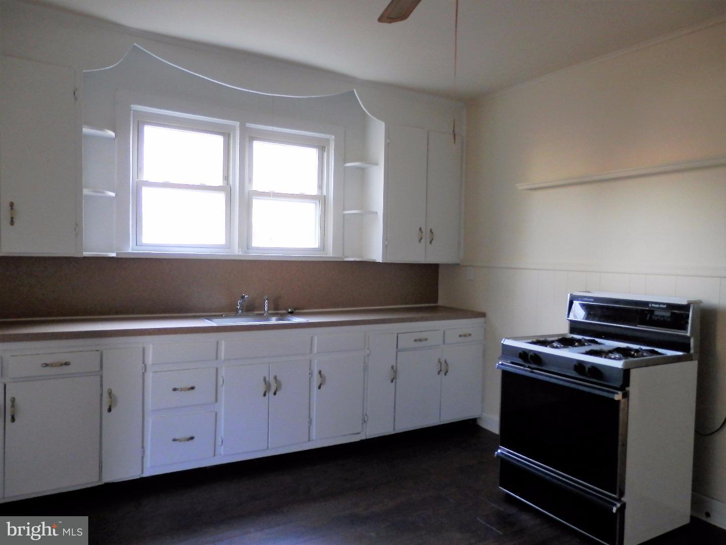 423 Ash Street Riverside, NJ 08075 - Photo 7 of 23 Kitchen