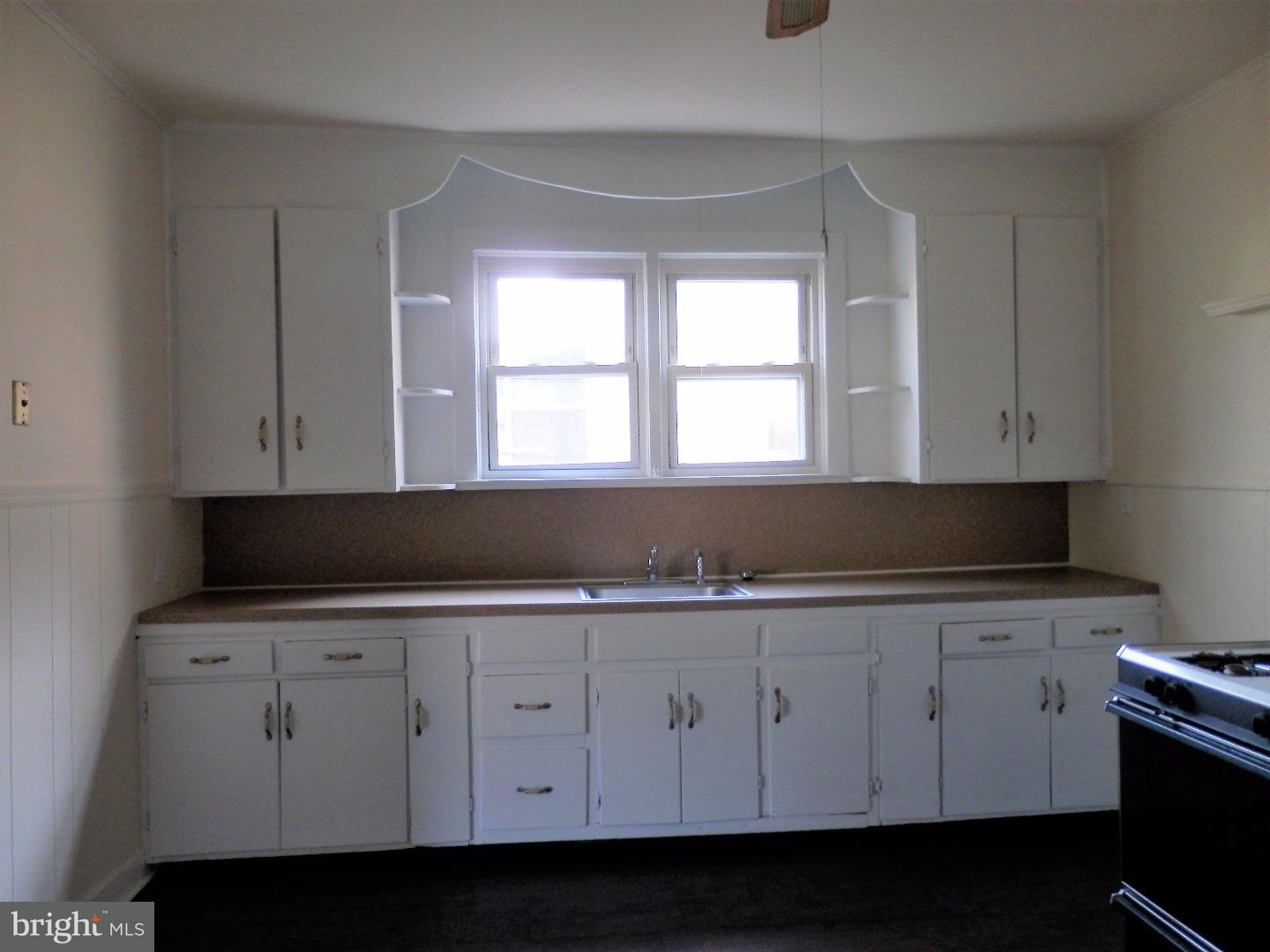 423 Ash Street Riverside, NJ 08075 - Photo 8 of 23 Kitchen
