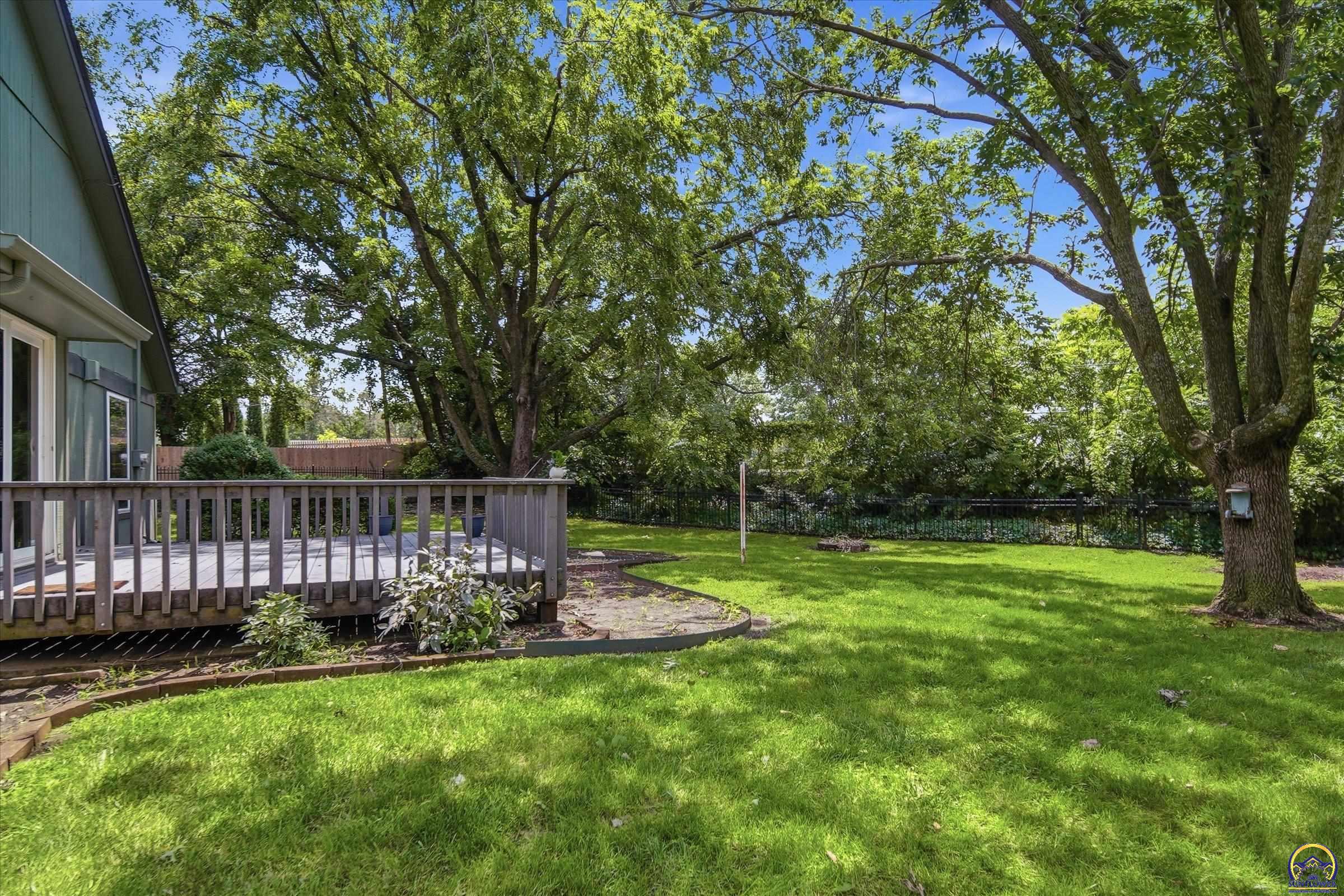 760 Southwest Prairie Court Topeka, KS 66606 - Photo 32 of 37