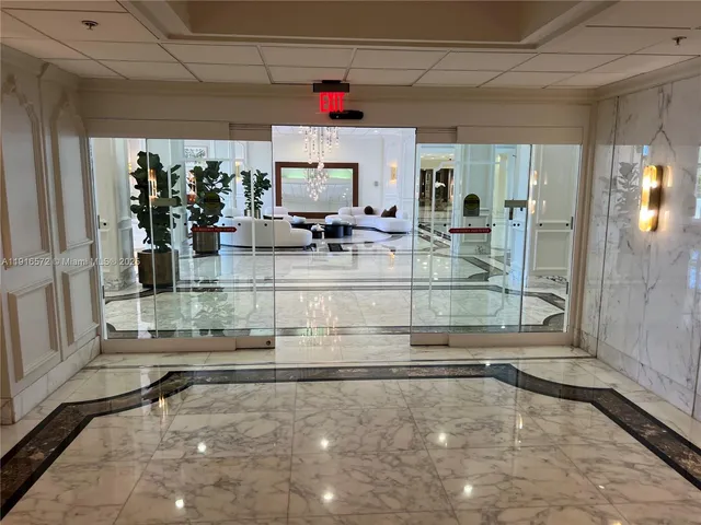 $4,450 | 5600 Collins Avenue, Unit 17T, Miami Beach, FL 33140