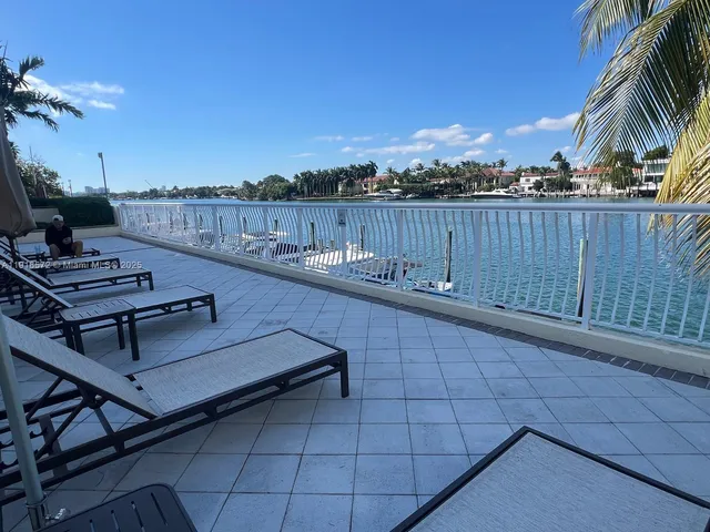 $4,450 | 5600 Collins Avenue, Unit 17T, Miami Beach, FL 33140