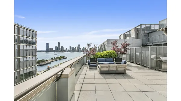 $9,250 | 250 West Street, Unit 5K | TriBeCa