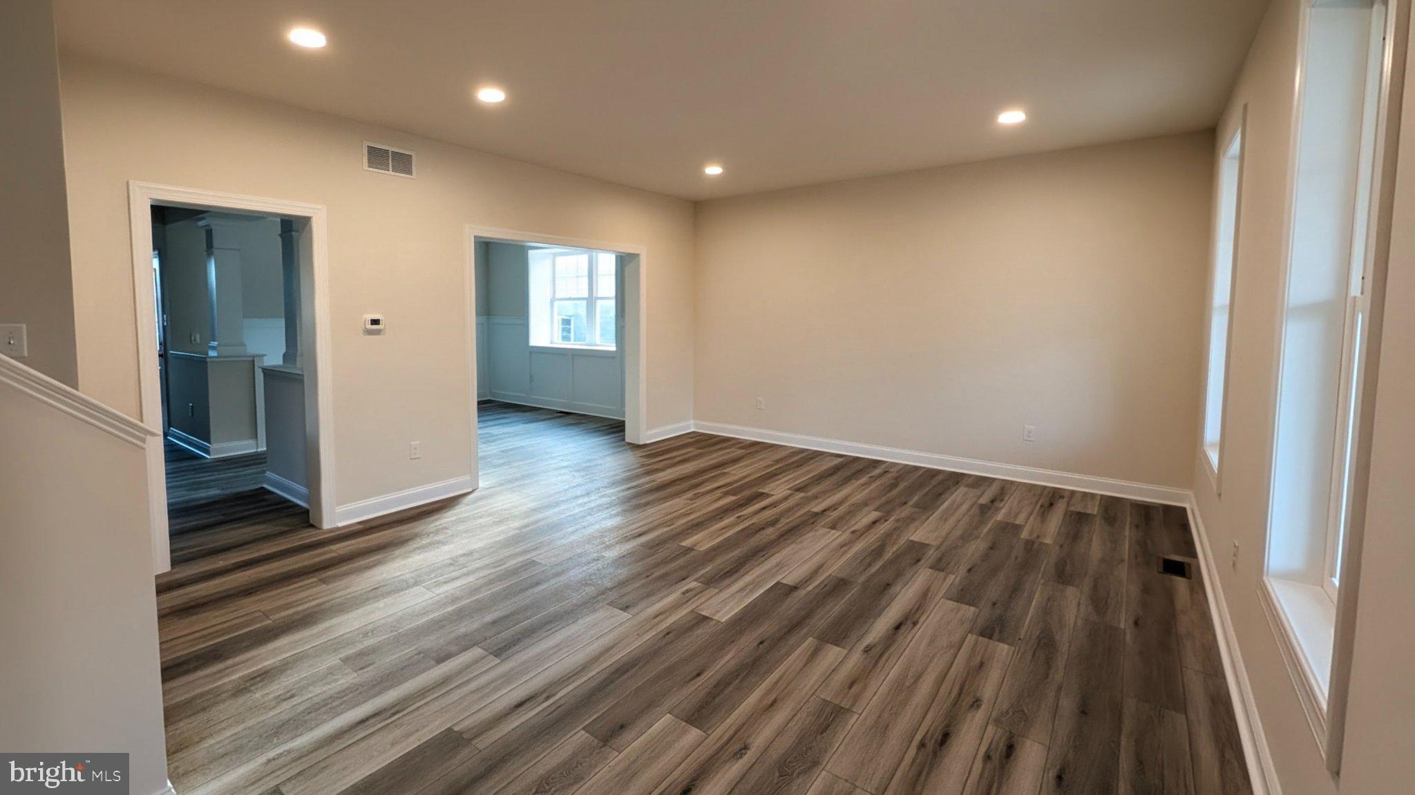 425 Rutledge Avenue Folsom, PA 19033 - Photo 7 of 33 Spacious, light-filled living area.
