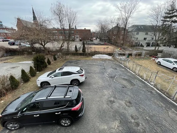 $2,850 | 32 Lincoln Road, Unit B, Newton, MA 02458