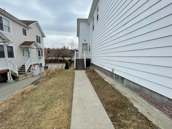 $2,850 | 32 Lincoln Road, Unit B, Newton, MA 02458