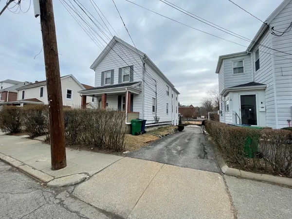 $2,850 | 32 Lincoln Road, Unit B, Newton, MA 02458