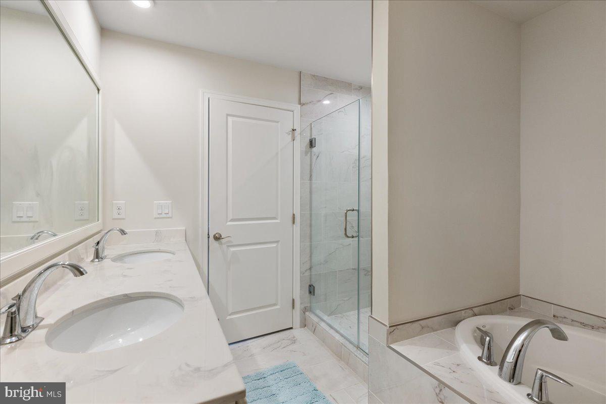 93 Lavender Drive Yardley, PA 19067 - Photo 29 of 47 Private en-suite Bath with dual closets