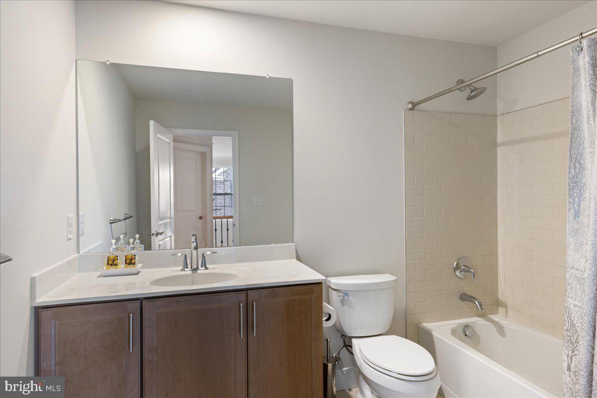 93 Lavender Drive Yardley, PA 19067 - Photo 34 of 47 Upstairs Full Hall Bathroom